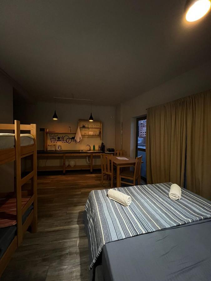 The Rooftop Hostel Шкодер Номер фото